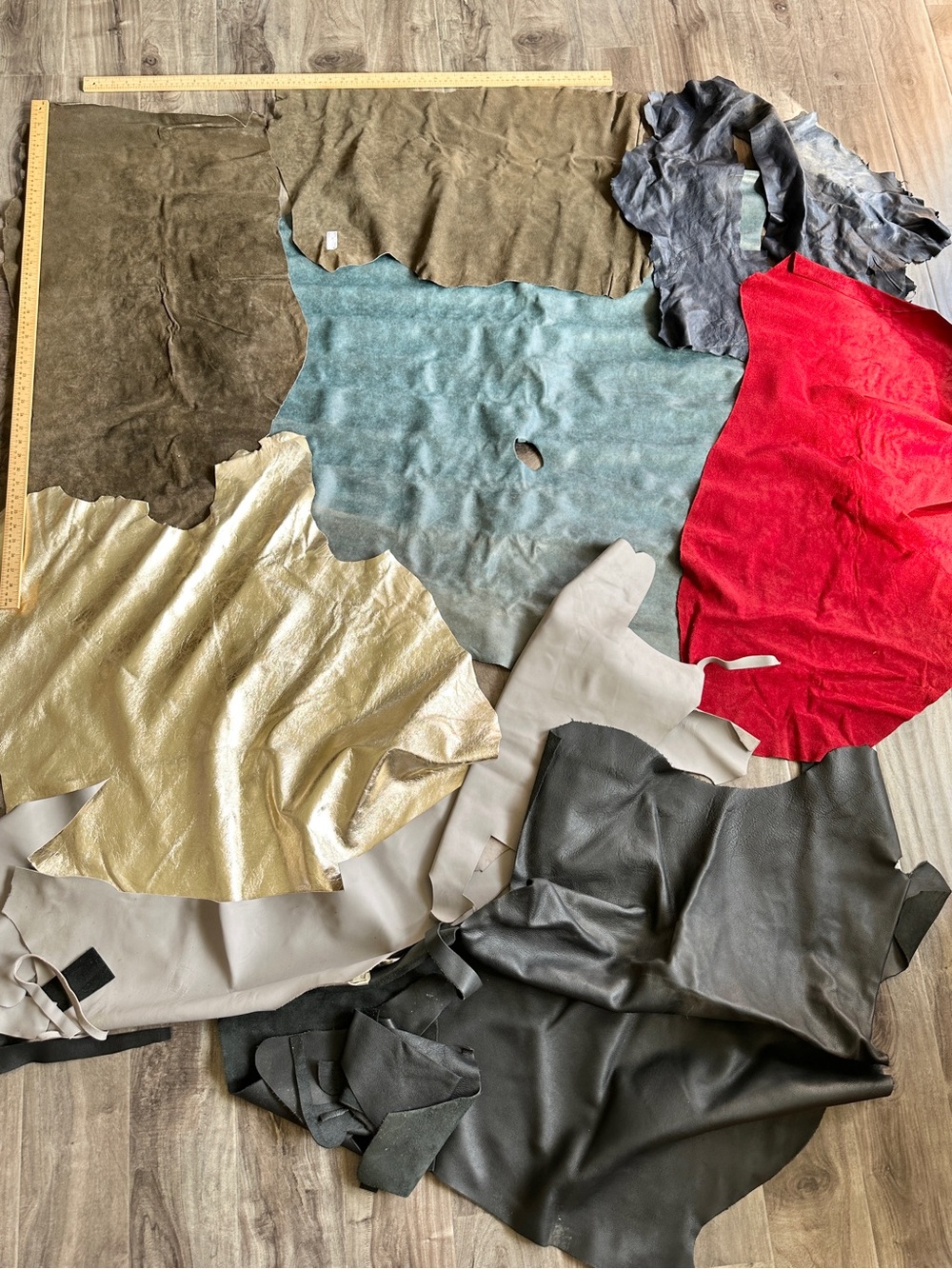 3.5 kg Leather and Suede Hides Skins Scraps Sewing Art Crafts Materials